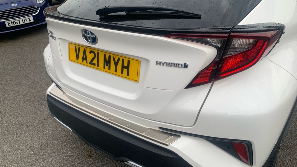 Toyota C-HR 2.0 Hybrid Design 5dr CVT Hybrid Hatchback - Image 47