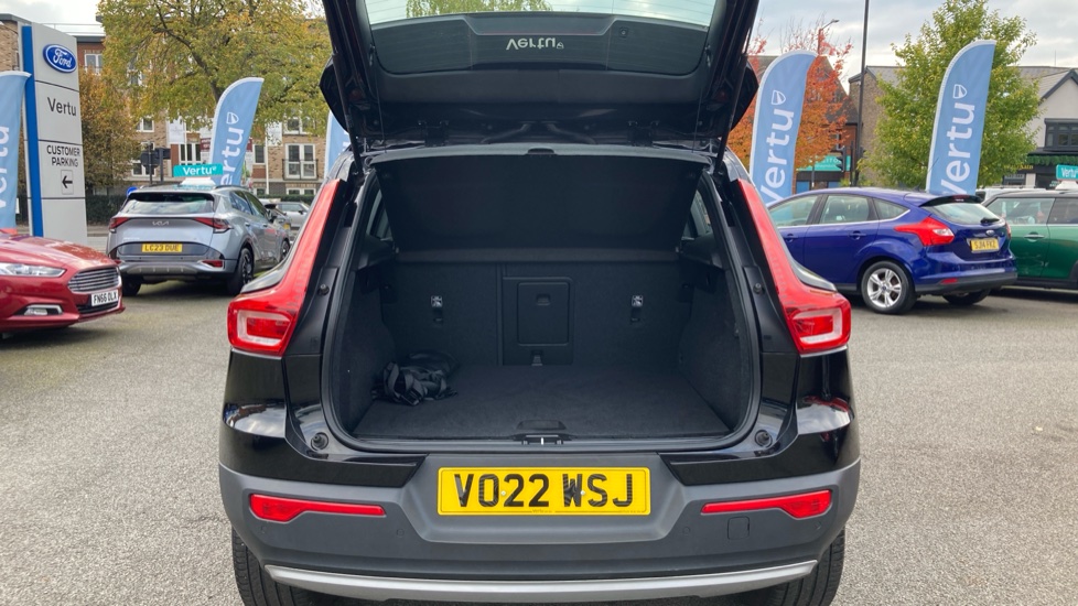 Volvo XC40 1.5 T3 [163] Momentum 5dr Petrol Estate - Image 4