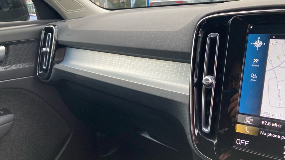Volvo XC40 1.5 T3 [163] Momentum 5dr Petrol Estate - Image 14