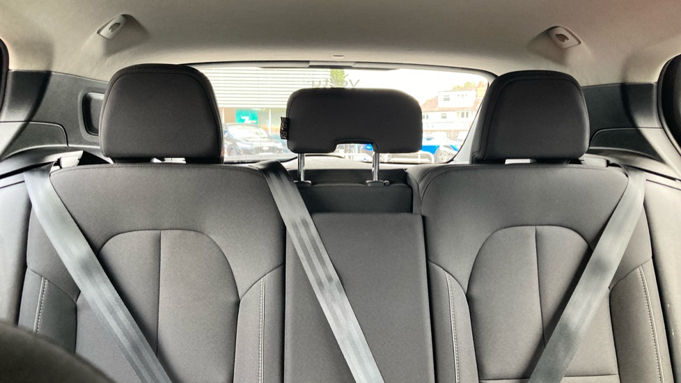 Volvo XC40 1.5 T3 [163] Momentum 5dr Petrol Estate - Image 15