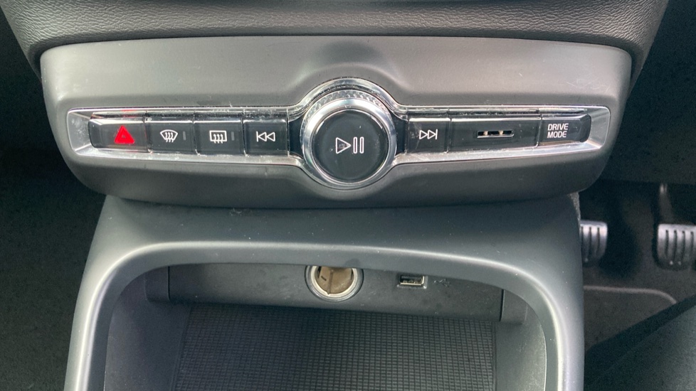 Volvo XC40 1.5 T3 [163] Momentum 5dr Petrol Estate - Image 23