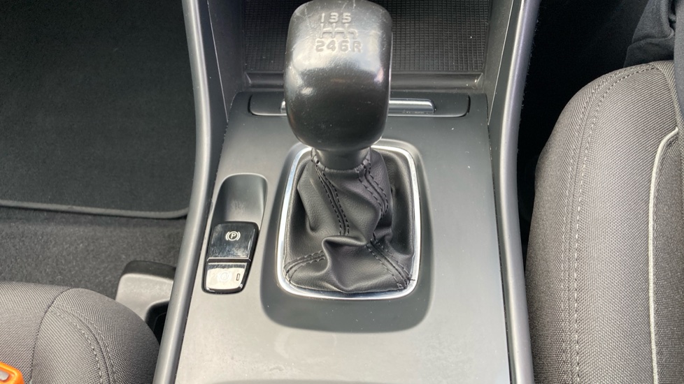 Volvo XC40 1.5 T3 [163] Momentum 5dr Petrol Estate - Image 24