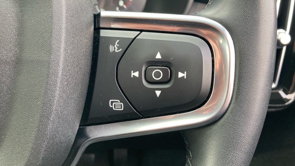 Volvo XC40 1.5 T3 [163] Momentum 5dr Petrol Estate - Image 27