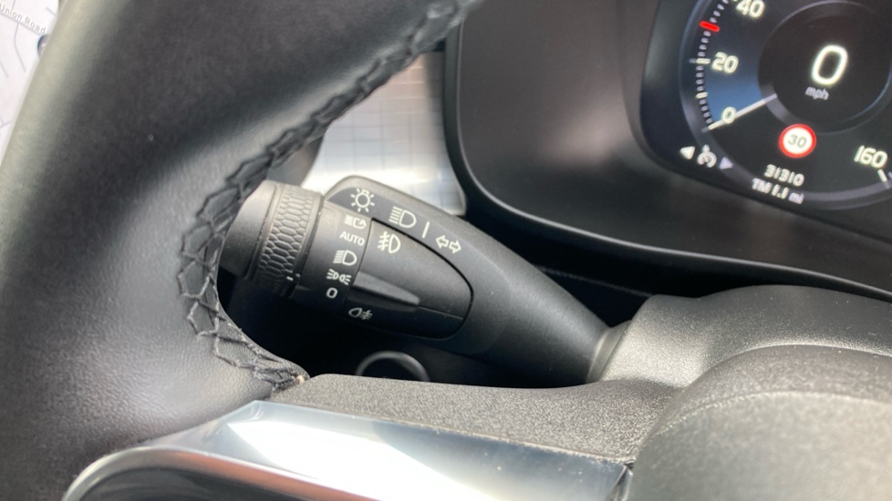 Volvo XC40 1.5 T3 [163] Momentum 5dr Petrol Estate - Image 28