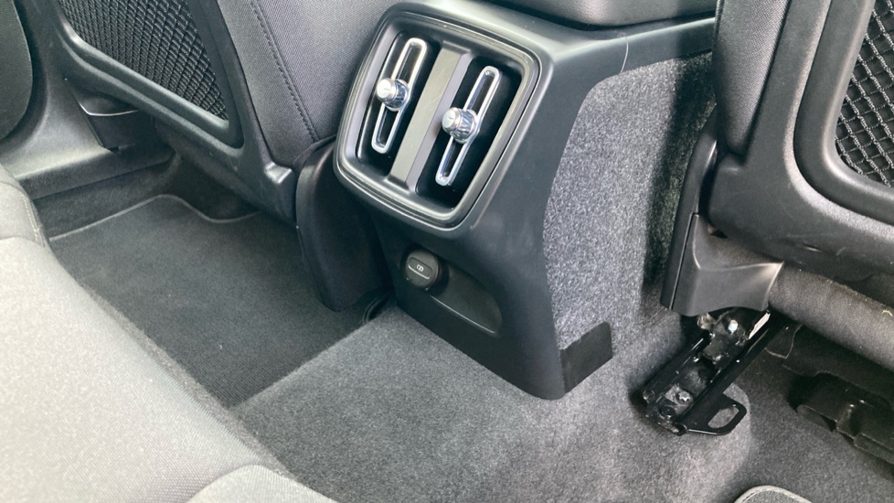 Volvo XC40 1.5 T3 [163] Momentum 5dr Petrol Estate - Image 34