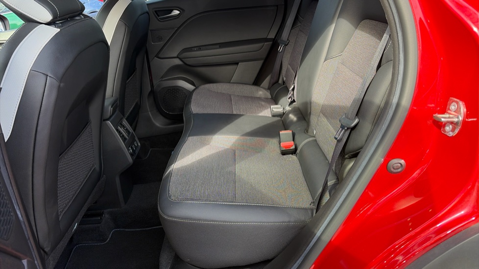 Renault Captur 1.6 E-Tech full hybrid 145 Techno 5dr Auto Hybrid Hatchback - Image 16