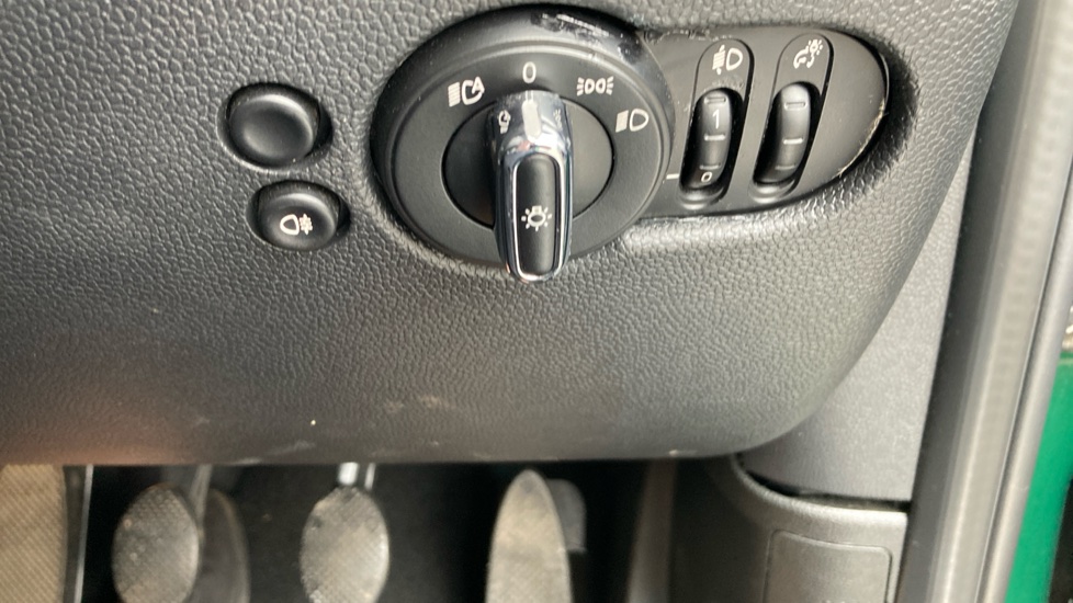 MINI Hatchback 1.5 Cooper Exclusive 3dr Petrol Hatchback - Image 25