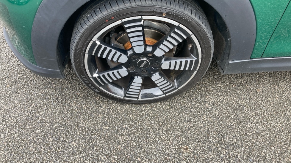 MINI Hatchback 1.5 Cooper Exclusive 3dr Petrol Hatchback - Image 35
