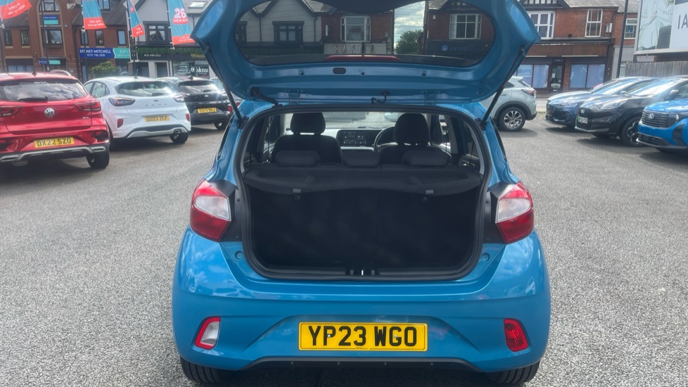 Hyundai i10 1.0 MPi Premium 5dr Auto Petrol Hatchback - Image 4
