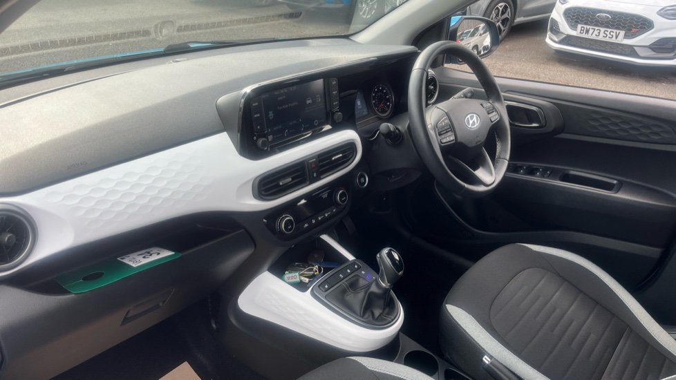 Hyundai i10 1.0 MPi Premium 5dr Auto Petrol Hatchback - Image 9