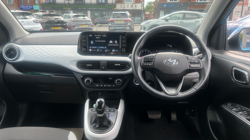 Hyundai i10 1.0 MPi Premium 5dr Auto Petrol Hatchback - Image 10