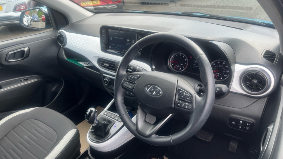 Hyundai i10 1.0 MPi Premium 5dr Auto Petrol Hatchback - Image 11