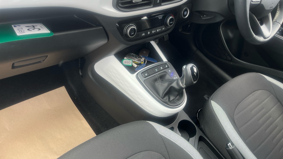 Hyundai i10 1.0 MPi Premium 5dr Auto Petrol Hatchback - Image 13
