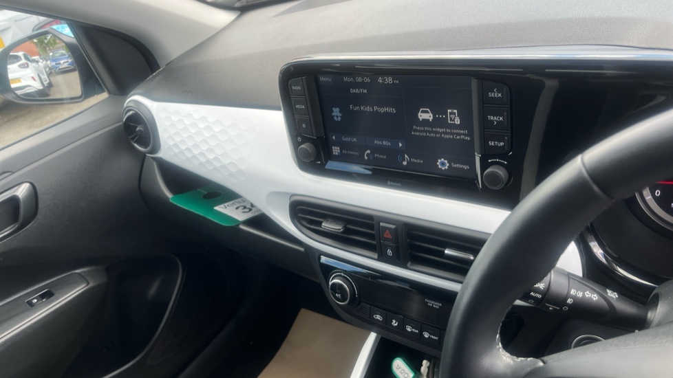 Hyundai i10 1.0 MPi Premium 5dr Auto Petrol Hatchback - Image 14