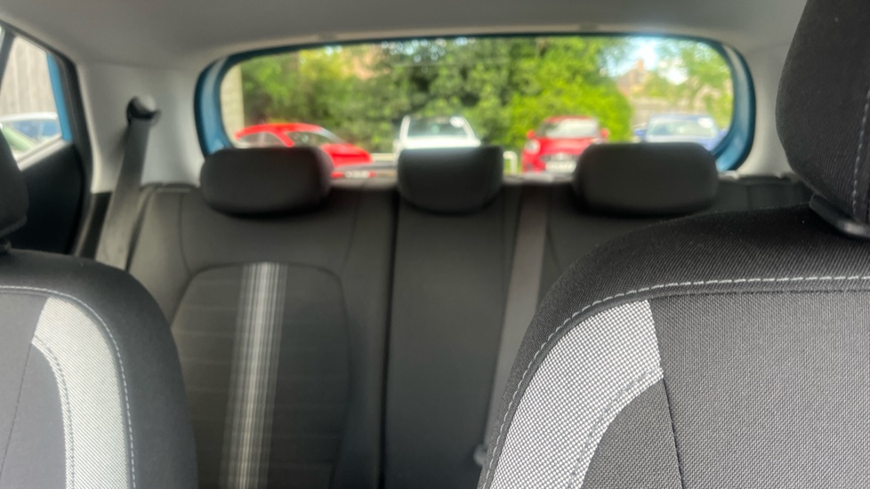 Hyundai i10 1.0 MPi Premium 5dr Auto Petrol Hatchback - Image 15