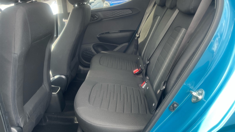 Hyundai i10 1.0 MPi Premium 5dr Auto Petrol Hatchback - Image 16