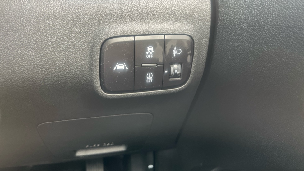 Hyundai i10 1.0 MPi Premium 5dr Auto Petrol Hatchback - Image 25