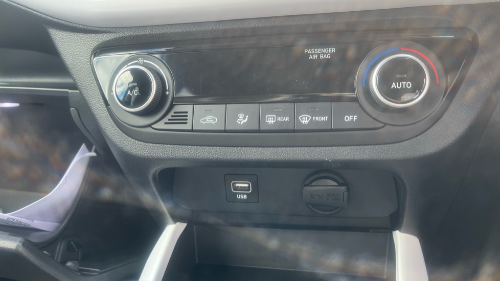 Hyundai i10 1.0 MPi Premium 5dr Auto Petrol Hatchback - Image 28