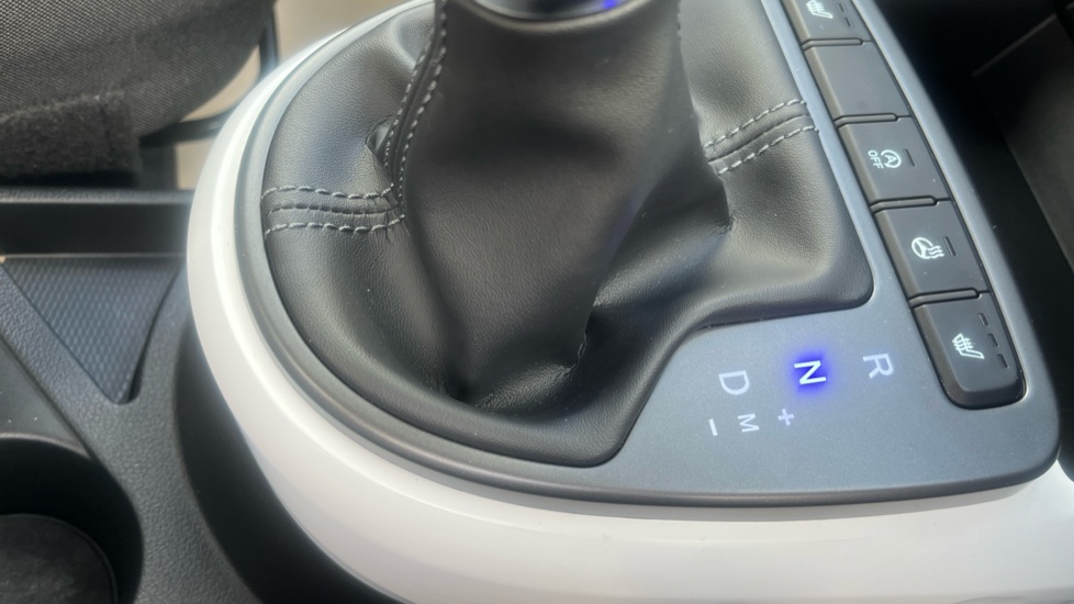 Hyundai i10 1.0 MPi Premium 5dr Auto Petrol Hatchback - Image 29