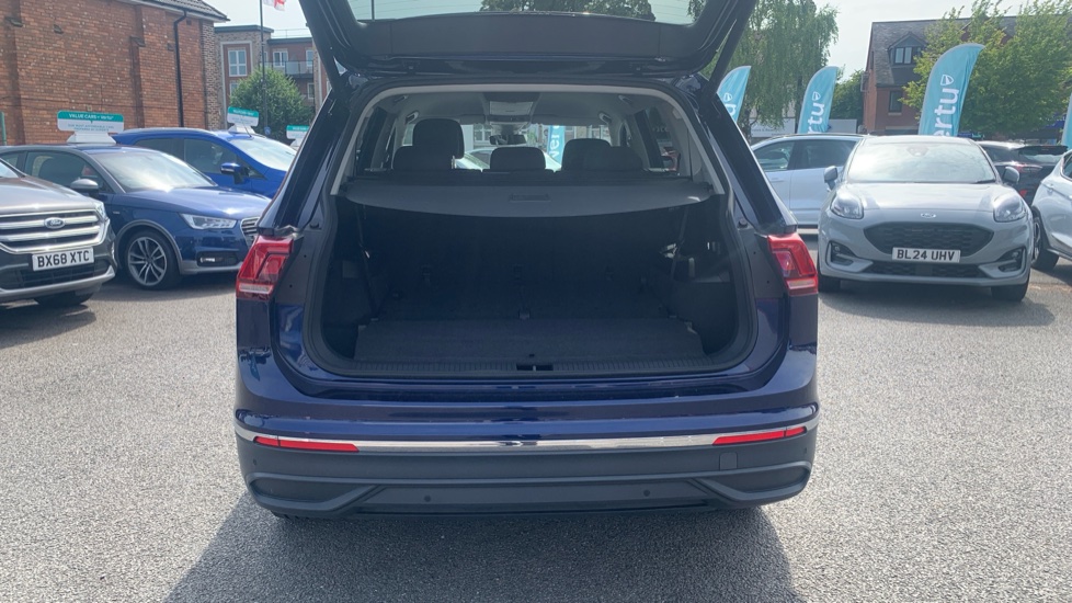 Volkswagen Tiguan Allspace 1.5 TSI Life 5dr DSG Petrol Estate - Image 4