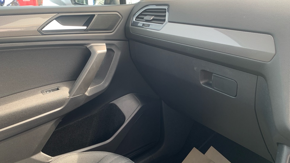 Volkswagen Tiguan Allspace 1.5 TSI Life 5dr DSG Petrol Estate - Image 40