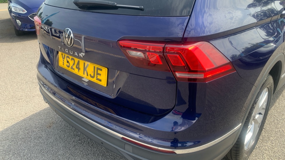 Volkswagen Tiguan Allspace 1.5 TSI Life 5dr DSG Petrol Estate - Image 50