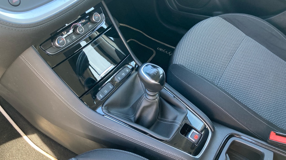 Vauxhall Grandland X 1.2 Turbo SE 5dr Petrol Hatchback - Image 13