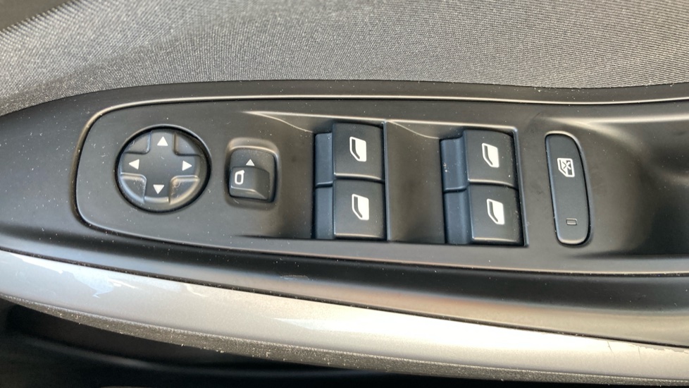 Vauxhall Grandland X 1.2 Turbo SE 5dr Petrol Hatchback - Image 26