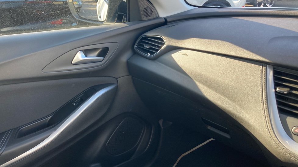 Vauxhall Grandland X 1.2 Turbo SE 5dr Petrol Hatchback - Image 35