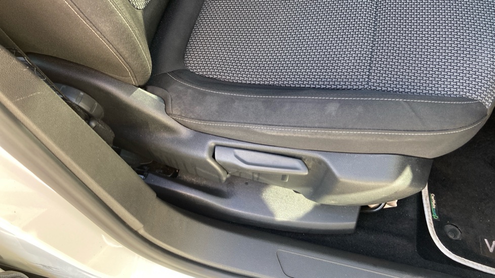 Vauxhall Grandland X 1.2 Turbo SE 5dr Petrol Hatchback - Image 38