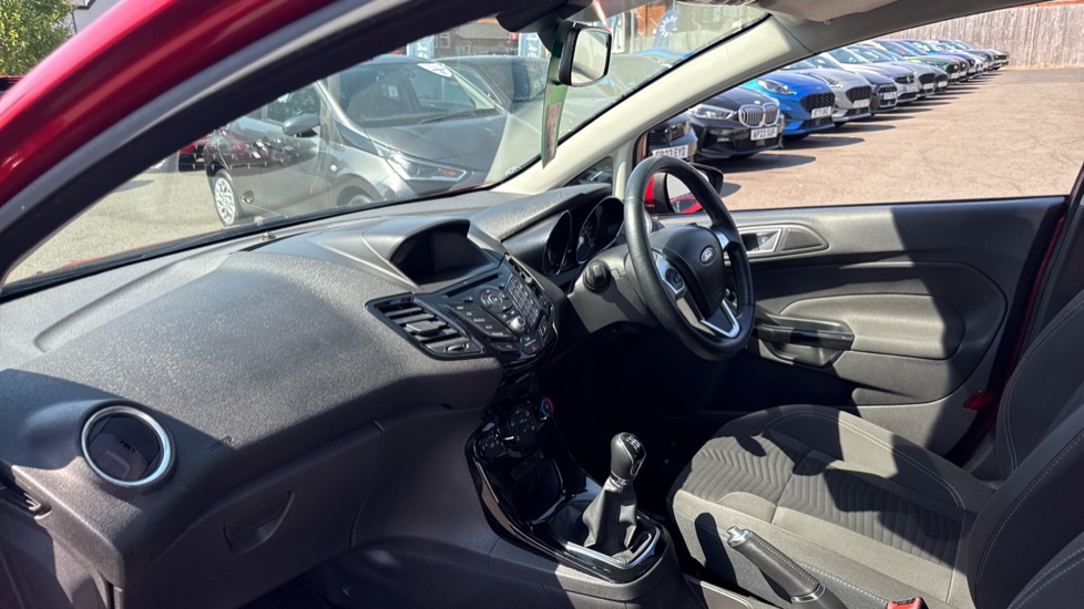 Ford Fiesta 1.25 82 Zetec 5dr Petrol Hatchback - Image 9