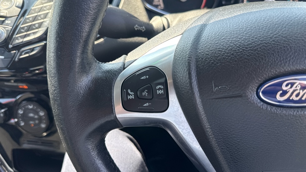 Ford Fiesta 1.25 82 Zetec 5dr Petrol Hatchback - Image 26