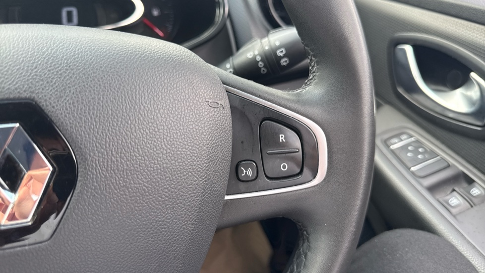 Renault Clio 0.9 TCE 75 Iconic 5dr Petrol Hatchback - Image 23