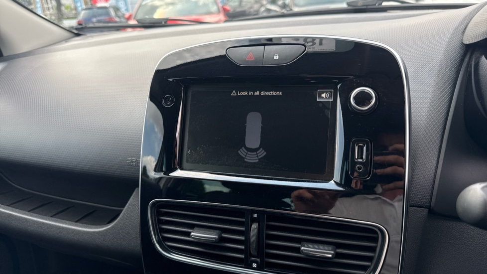 Renault Clio 0.9 TCE 75 Iconic 5dr Petrol Hatchback - Image 31