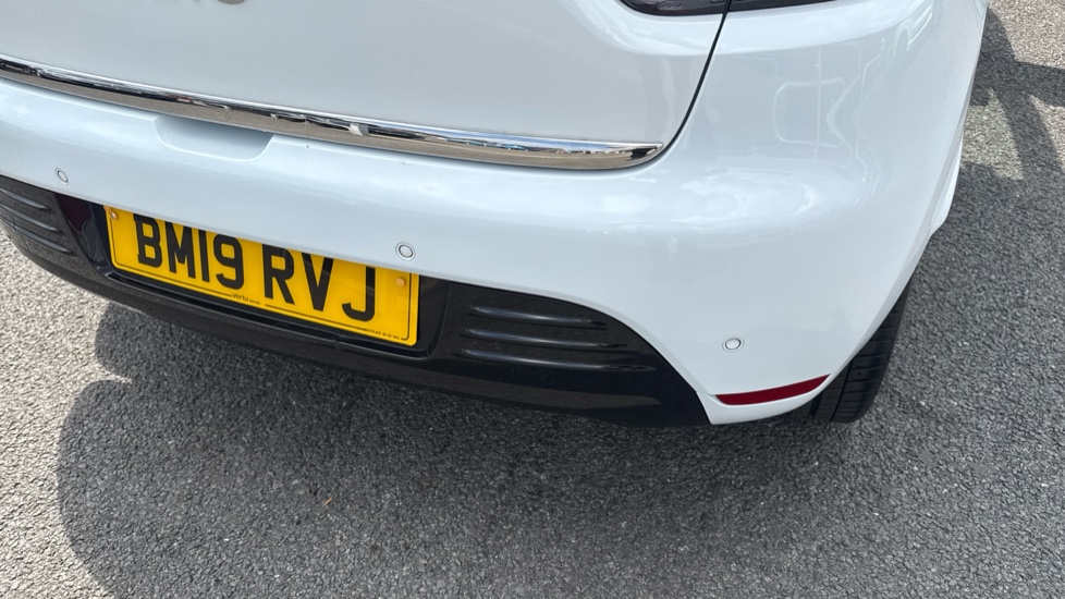 Renault Clio 0.9 TCE 75 Iconic 5dr Petrol Hatchback - Image 35