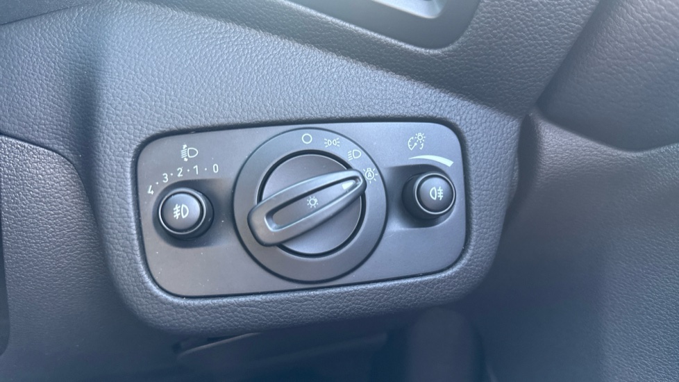 Ford Kuga 1.5 EcoBoost ST-Line 5dr 2WD Petrol Estate - Image 31