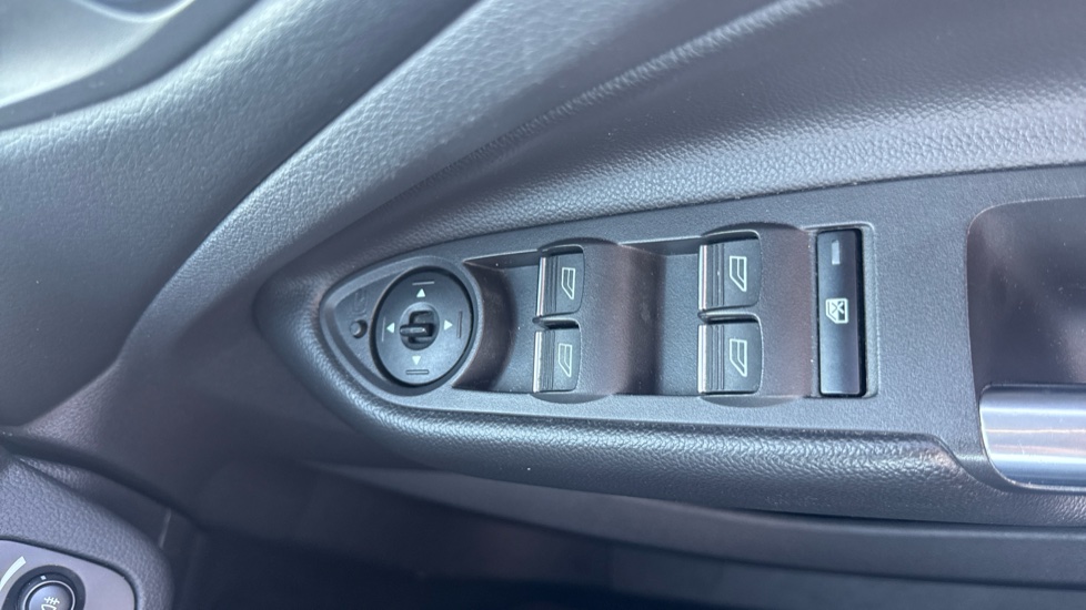 Ford Kuga 1.5 EcoBoost ST-Line 5dr 2WD Petrol Estate - Image 32