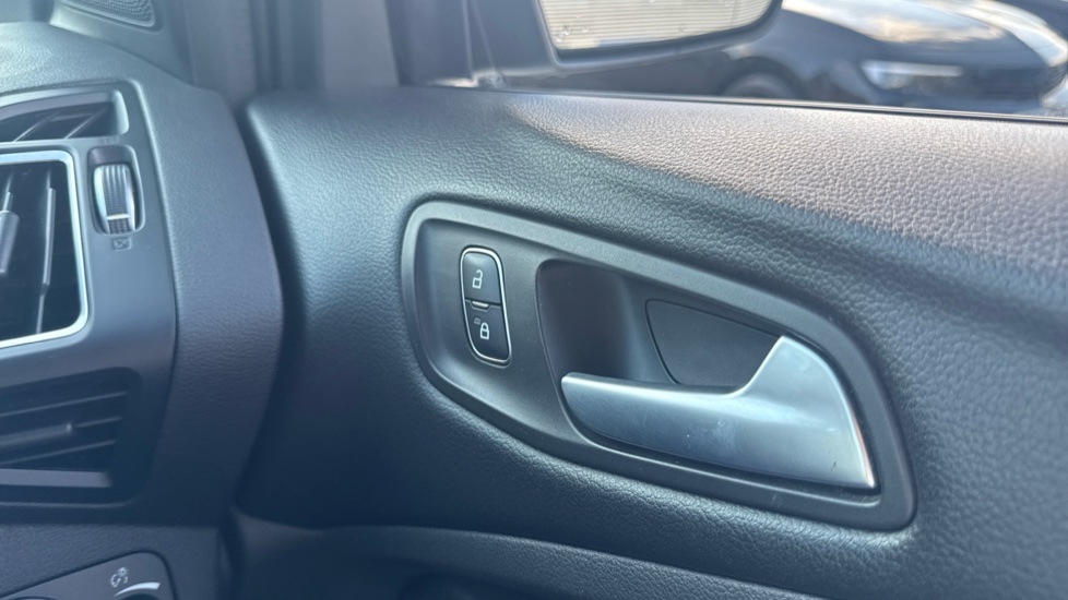 Ford Kuga 1.5 EcoBoost ST-Line 5dr 2WD Petrol Estate - Image 33