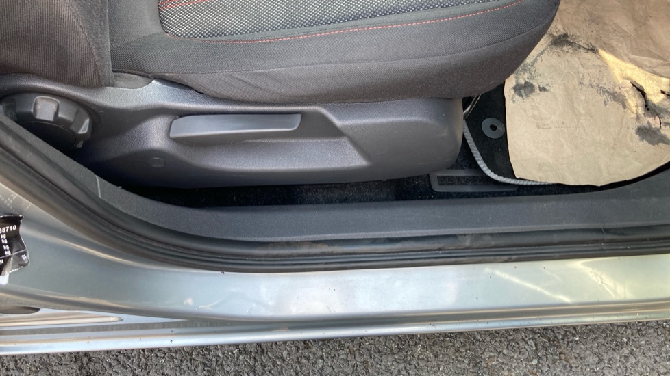 Vauxhall Corsa 1.4 SXi 5dr [AC] Petrol Hatchback - Image 27