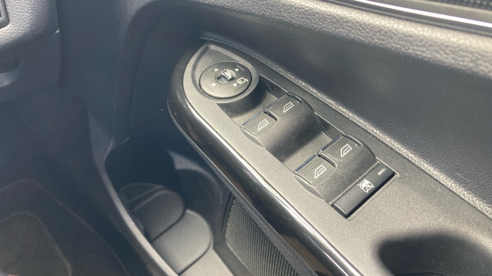 Ford B-MAX 1.6 Zetec 5dr Powershift Petrol Hatchback - Image 26