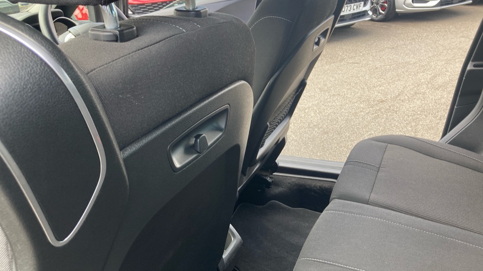 Ford B-MAX 1.6 Zetec 5dr Powershift Petrol Hatchback - Image 31
