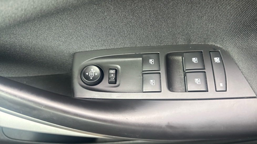 Vauxhall Astra 1.6 CDTi 16V 136 Tech Line Nav 5dr Diesel Hatchback - Image 30