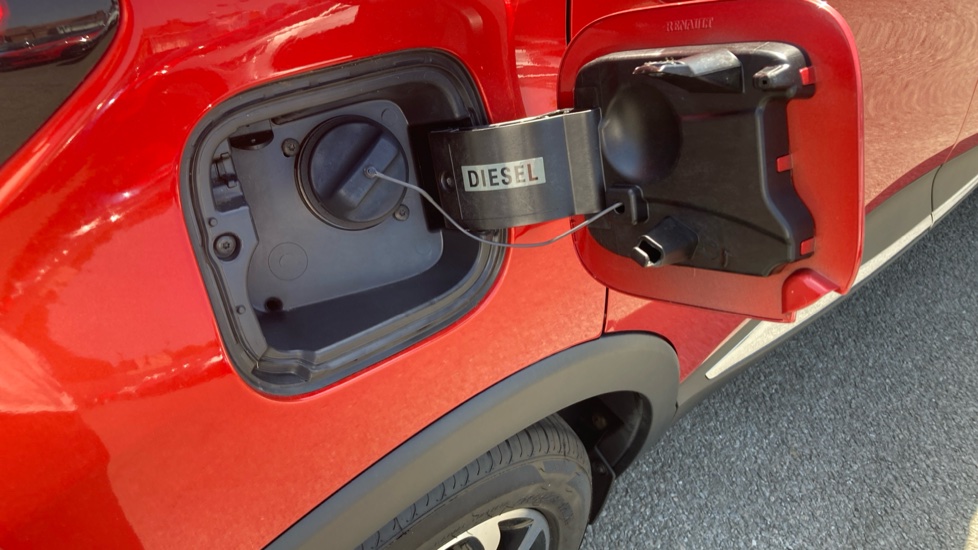 Renault Captur 1.5 dCi 90 Signature Energy 5dr Diesel Hatchback - Image 30