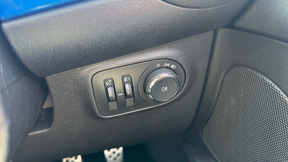 Vauxhall Adam 1.2i Energised 3dr Petrol Hatchback - Image 31