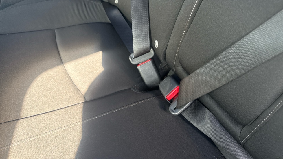 Honda Civic 1.0 VTEC Turbo SR 5dr Petrol Hatchback - Image 17