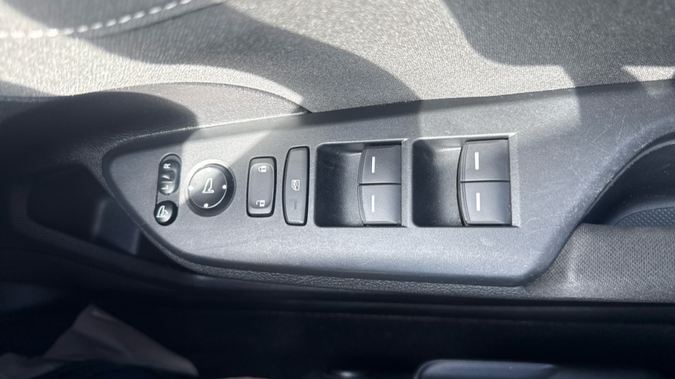 Honda Civic 1.0 VTEC Turbo SR 5dr Petrol Hatchback - Image 32