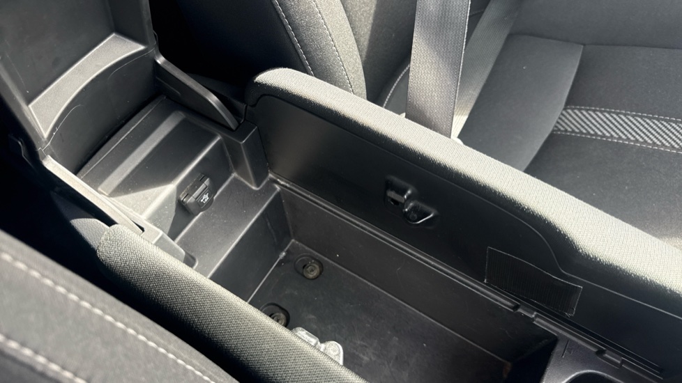 Honda Civic 1.0 VTEC Turbo SR 5dr Petrol Hatchback - Image 38