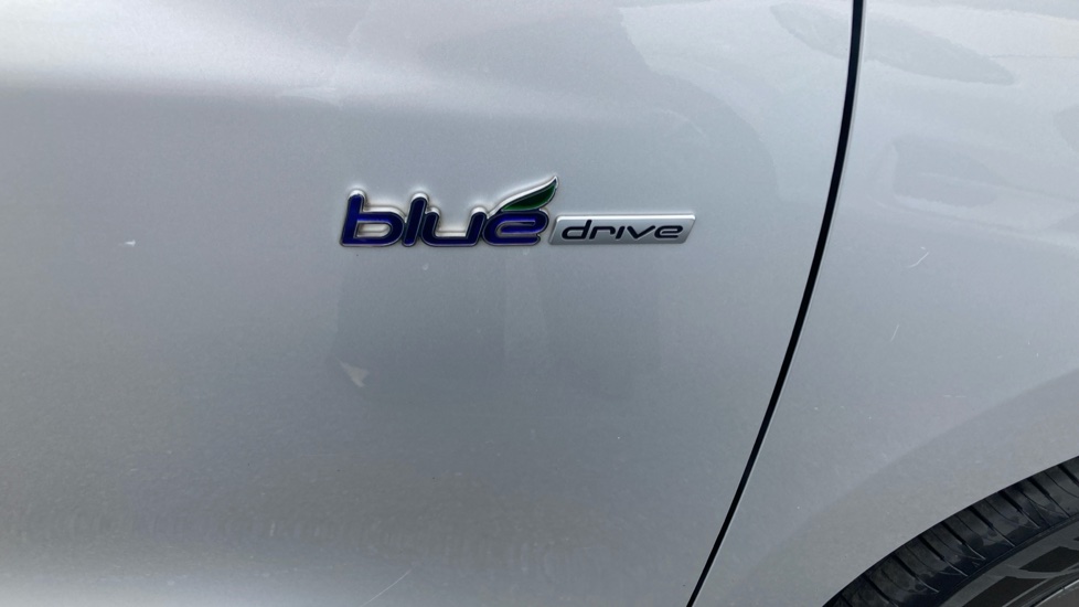 Hyundai ix35 1.7 CRDi Blue Drive S 5dr 2WD Diesel Estate - Image 26