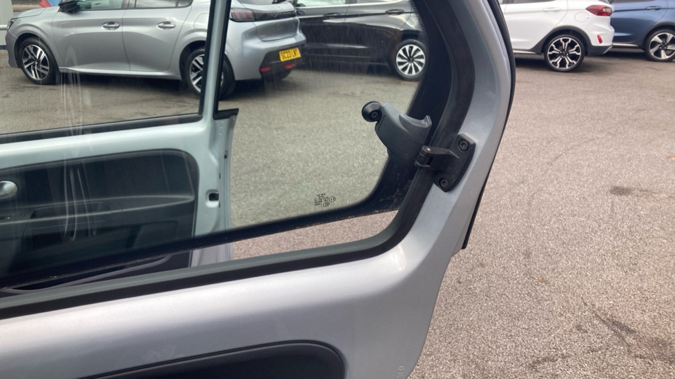 Volkswagen Up 1.0 Move Up 5dr Petrol Hatchback - Image 26