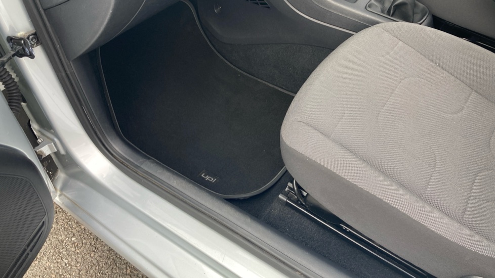 Volkswagen Up 1.0 Move Up 5dr Petrol Hatchback - Image 32